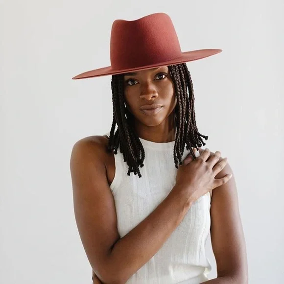 GIGI PIP | Accessories | Dakota Triangle Crown Rusty Red  display picture 2